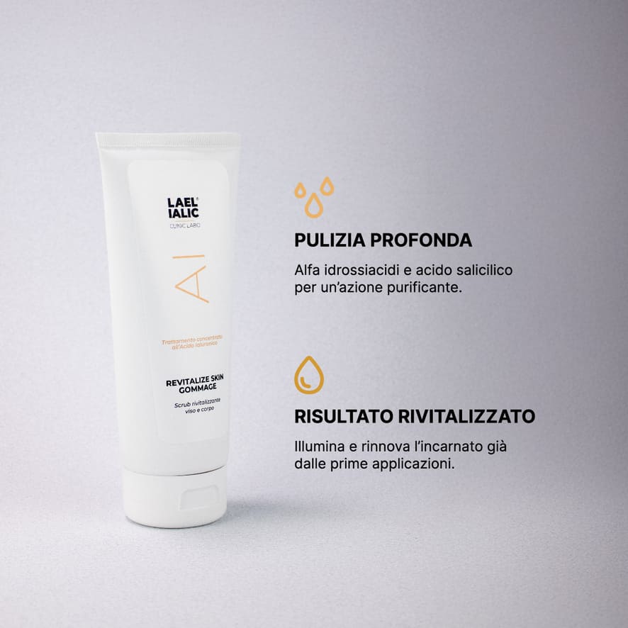 Tubo verticale di Revitalize Skin Gommage Lael Ialic, scrub viso e corpo con alfa idrossiacidi e acido salicilico, su sfondo chiaro con testo descrittivo: “Pulizia profonda” e “Risultato rivitalizzato”.