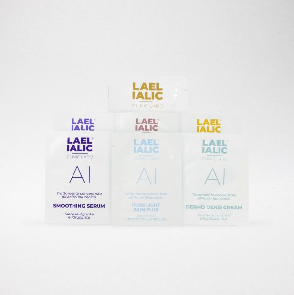 Campioncini monodose dei trattamenti skincare Lael Ialic, disposti su sfondo chiaro. Ogni bustina presenta il logo del brand e il nome del prodotto, tra cui "Smoothing Serum", "Pure Light Skin Plus" e "Dermo Densi Cream", evidenziando l’attenzione alla cura della pelle attraverso soluzioni concentrate all'acido ialuronico